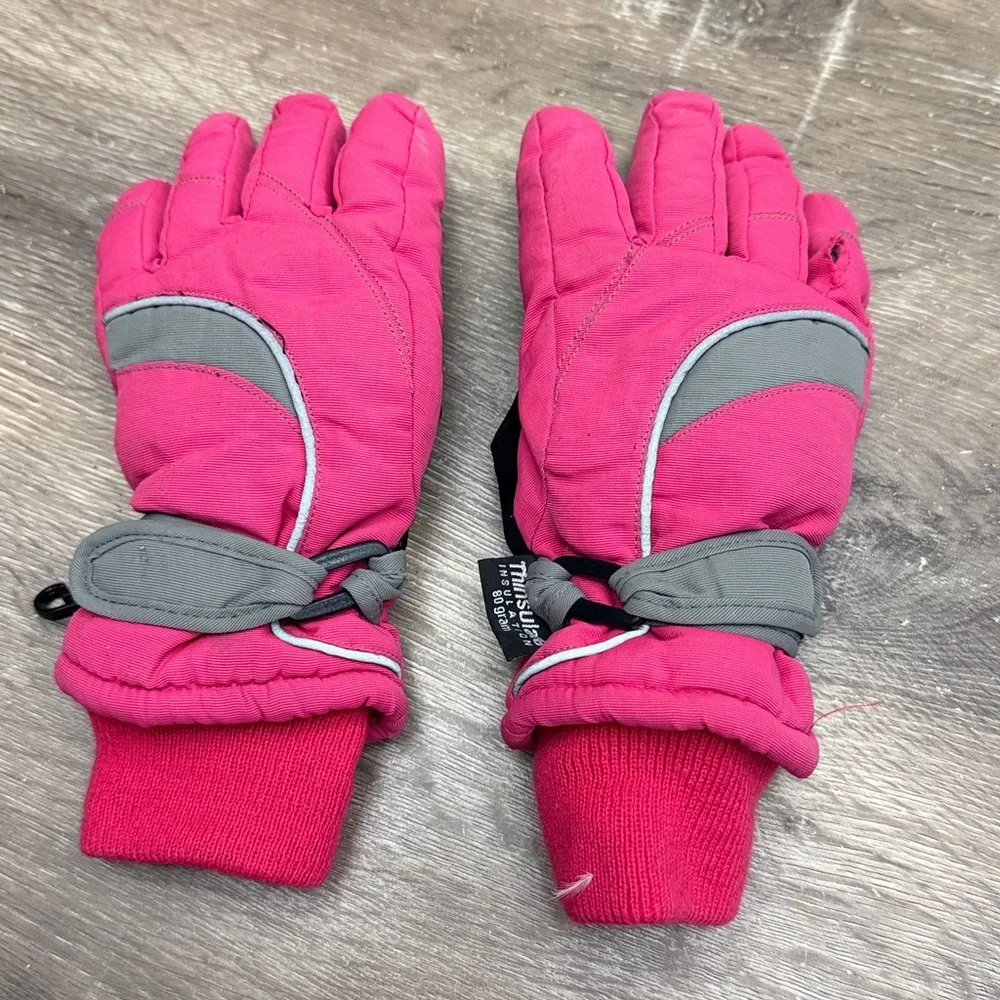 target size 4-7 girls pink and black winter gloves